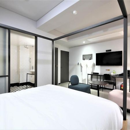 Seomyeon Hound Hotel 1St Street Busan Eksteriør bilde